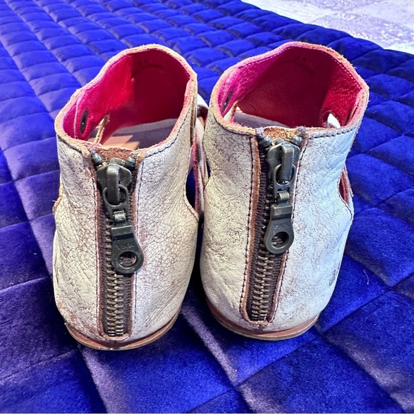 Bed Stu Soto Leather T-Strap Sandals - Picture 4 of 10